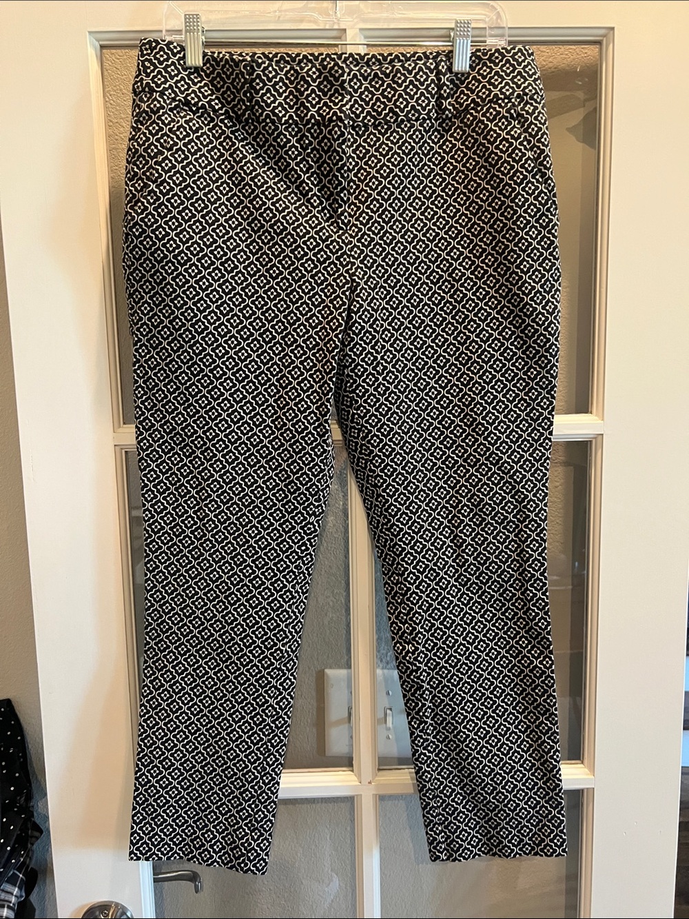 LOFT Black & White Geometric Skinny Pants